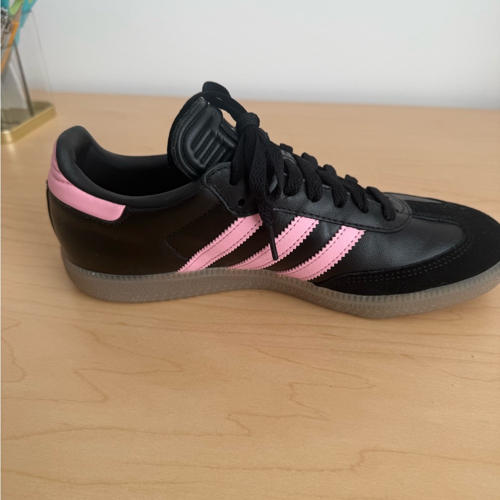 UNISEX SAMBA MESSI INDOOR SOCCER SHOES | Black/Pink (6.5 women’s) - Picture 6 of 11